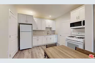 7051 White Oak Ave, Reseda, CA 91335 - Photo 1