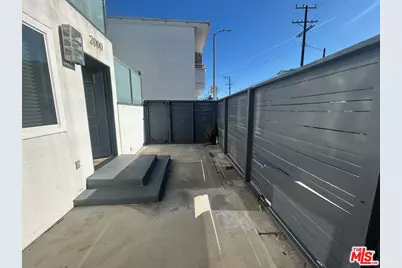 2000 Pacific Ave, Venice, CA 90291 - Photo 1