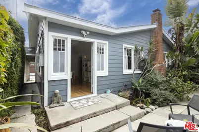 716 Sunset Ave, Venice, CA 90291 - Photo 1