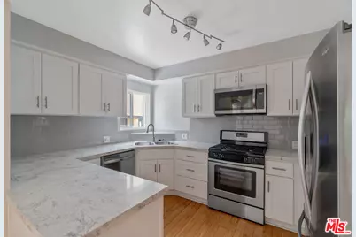 2030 N Vermont Ave #6, Los Angeles, CA 90027 - Photo 1