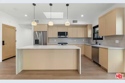 132 S Oakhurst Dr #8, Beverly Hills, CA 90212 - Photo 1