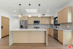 132 S Oakhurst Dr, Beverly Hills, CA 90212 - Photo 1