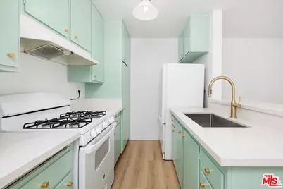 114 S Gramercy Pl #108, Los Angeles, CA 90004 - Photo 1