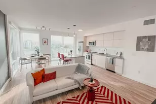 700 S Manhattan Pl, Los Angeles, CA 90005 - Photo 1