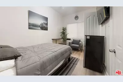 647 18th St #204, Los Angeles, CA 90015 - Photo 1