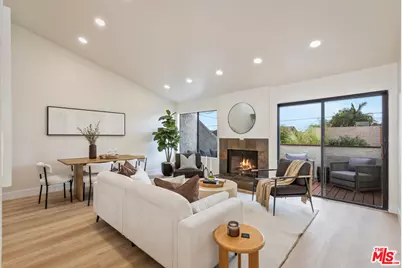 164 W 220th St #10, Carson, CA 90745 - Photo 1