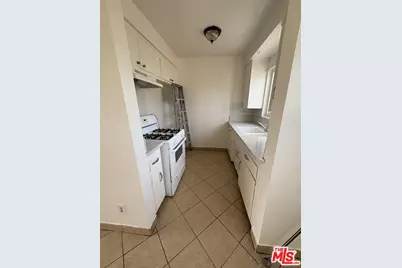 6330 Estrella Ave, Los Angeles, CA 90044 - Photo 1