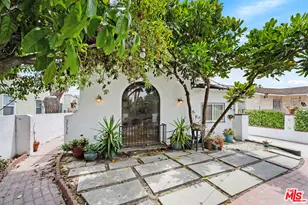 2736 S Cloverdale Ave, Los Angeles, CA 90016 - Photo 1