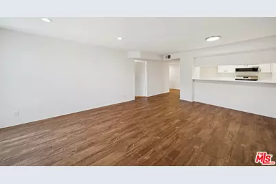 870 Crenshaw Blvd #204, Los Angeles, CA 90005 - Photo 1