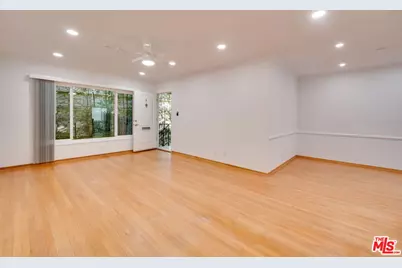 927 6th St #1, Santa Monica, CA 90403 - Photo 1