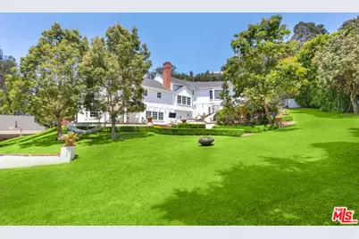 657 N Saltair Ave, Los Angeles, CA 90049 - Photo 1