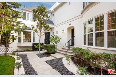 422 Smithwood Dr #C, Beverly Hills, CA 90212 - Photo 1