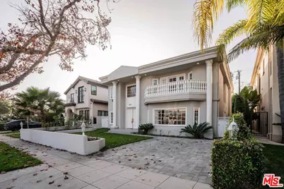 257 S Oakhurst Dr, Beverly Hills, CA 90212 - Photo 1