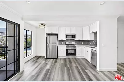 909 N Croft Ave #301, Los Angeles, CA 90069 - Photo 1