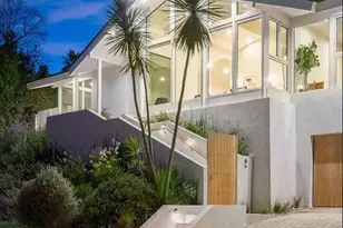 2221 Bowmont Dr, Beverly Hills, CA 90210 - Photo 1