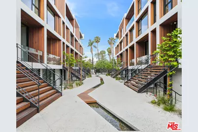 610 S Van Ness Ave #3, Los Angeles, CA 90005 - Photo 1