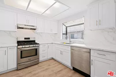 7904 Topanga Canyon Blvd #6, Canoga Park, CA 91304 - Photo 1