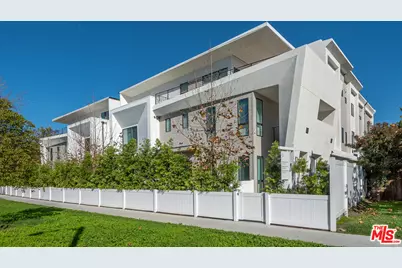 3232 S Barrington Ave, Los Angeles, CA 90066 - Photo 1