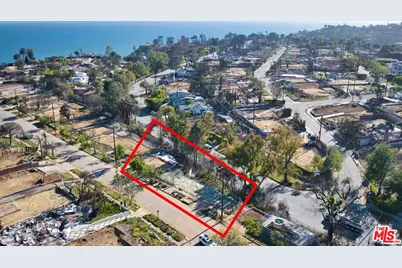 535 N Las Casas Ave, Pacific Palisades, CA 90272 - Photo 1