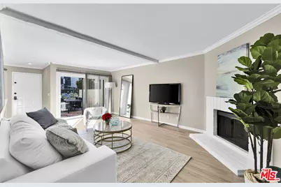 5800 Owensmouth Ave #40, Woodland Hills, CA 91367 - Photo 1