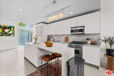 7917 Willoughby Ave #2, Los Angeles, CA 90046 - Photo 1