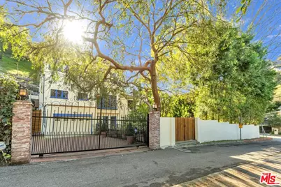 2270 Benedict Canyon Dr, Beverly Hills, CA 90210 - Photo 1