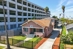 925 W 84th St, Los Angeles, CA 90044 - Photo 1