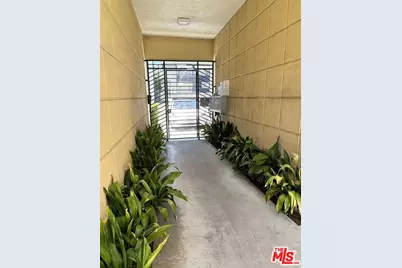 924 N Curson Ave #3, West Hollywood, CA 90046 - Photo 1