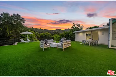 1040 Montego Dr, Los Angeles, CA 90049 - Photo 1