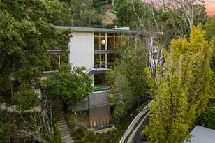 2207 Bowmont Dr, Beverly Hills, CA 90210 - Photo 1