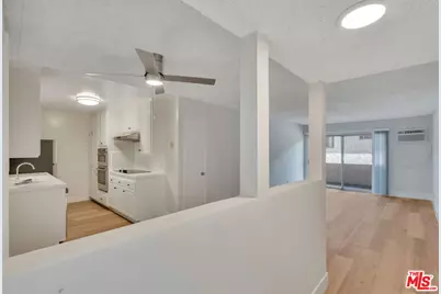 1110 S Oakhurst Dr #205, Los Angeles, CA 90035 - Photo 1