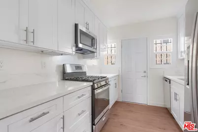 1154 S Cochran Ave, Los Angeles, CA 90019 - Photo 1
