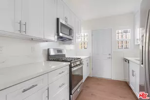 1154 S Cochran Ave, Los Angeles, CA 90019 - Photo 1