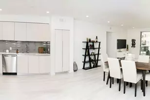 625 S Barrington Ave, Los Angeles, CA 90049 - Photo 1