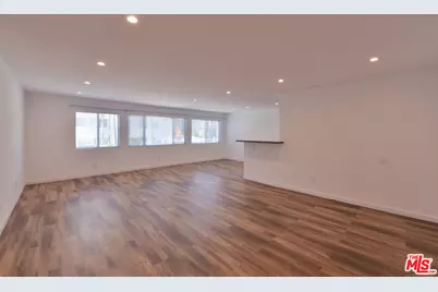 136 S Palm Dr #102, Beverly Hills, CA 90212 - Photo 1