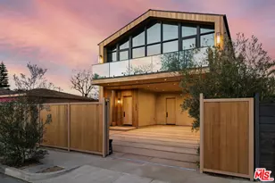 1008 Oakwood Ave, Venice, CA 90291 - Photo 1