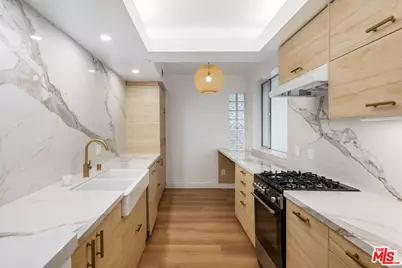 171 N Church Ln #204, Los Angeles, CA 90049 - Photo 1