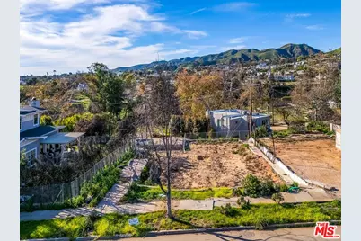 611 Las Lomas Ave, Pacific Palisades, CA 90272 - Photo 1