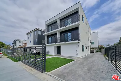 601 W 41st Pl, Los Angeles, CA 90037 - Photo 1