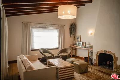 6101 S Mansfield Ave, Los Angeles, CA 90043 - Photo 1