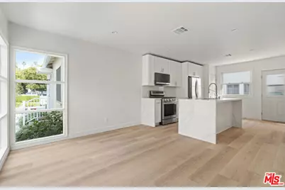 820 3rd St #4, Santa Monica, CA 90403 - Photo 1