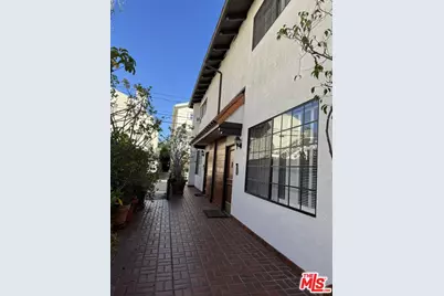 1027 11th Street #C, Santa Monica, CA 90403 - Photo 1