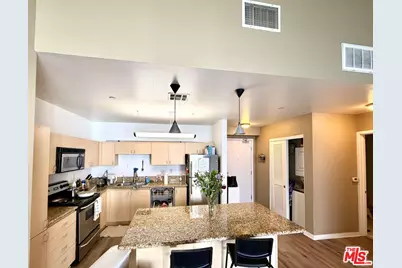 630 W 6th St #502, Los Angeles, CA 90017 - Photo 1