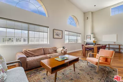 10824 Bloomfield St #304, Toluca Lake, CA 91602 - Photo 1