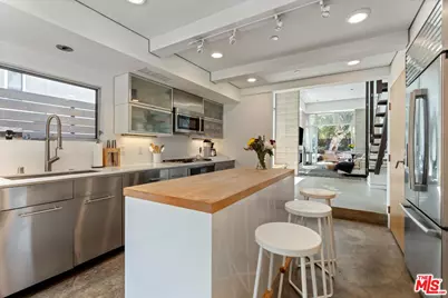 720 Brooks Ave, Venice, CA 90291 - Photo 1