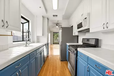 1059 S Sherbourne Dr #201, Los Angeles, CA 90035 - Photo 1