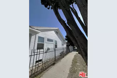 1058 W 42nd Pl, Los Angeles, CA 90037 - Photo 1