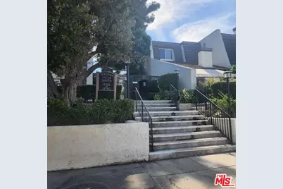 18326 Collins St #F, Tarzana, CA 91356 - Photo 1