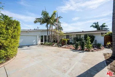 11332 Loch Lomond Rd, Los Alamitos, CA 90720 - Photo 1