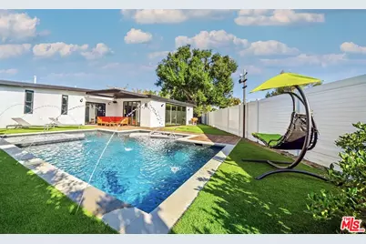 22616 Oxnard St, Woodland Hills, CA 91367 - Photo 1